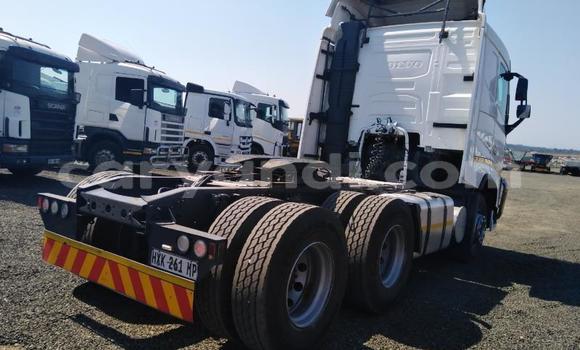 Acheter Occasion Utilitaire Volvo F4 Blanc à Lusaka, Zambie Acheter Occasion Utilitaire Volvo F4 Blanc à Lusaka, Zambie