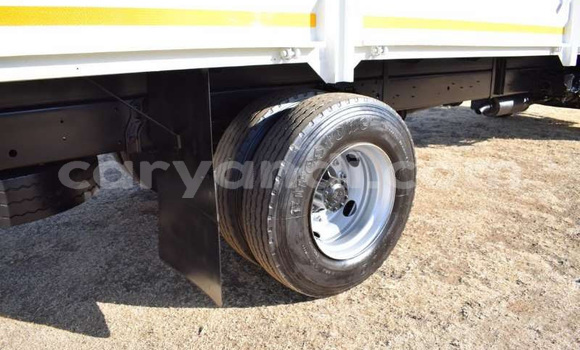 Acheter Occasion Utilitaire Hino Ranger Blanc à Isoka, Nord Acheter Occasion Utilitaire Hino Ranger Blanc à Isoka, Nord