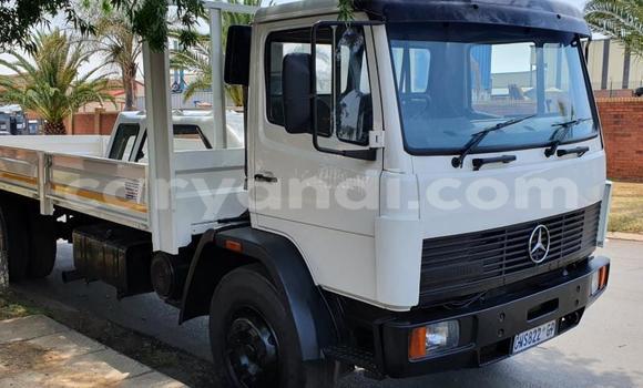 Tenga Tsaru Mercedes–Benz 2628 Chena Rori in Lusaka in Zambia Tenga Tsaru Mercedes–Benz 2628 Chena Rori in Lusaka in Zambia