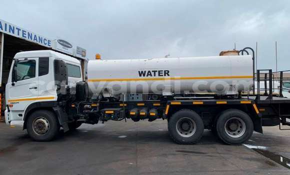 Acheter Occasion Utilitaire Nissan UD Blanc à Lusaka, Zambie Acheter Occasion Utilitaire Nissan UD Blanc à Lusaka, Zambie