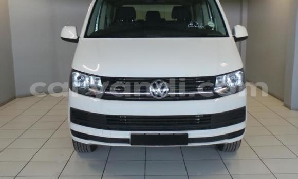 Nunua Ilio tumika Volkswagen Caravelle Nyeupe Gari ndani ya Mazabuka nchini Kusini
