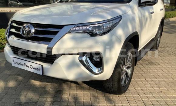 Acheter Occasion Voiture Toyota Fortuner Blanc à Lusaka, Zambie Acheter Occasion Voiture Toyota Fortuner Blanc à Lusaka, Zambie