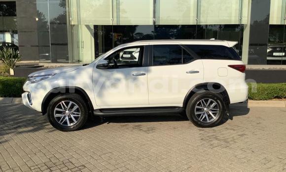 Acheter Occasion Voiture Toyota Fortuner Blanc à Lusaka, Zambie Acheter Occasion Voiture Toyota Fortuner Blanc à Lusaka, Zambie