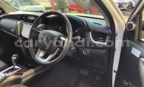 Acheter Occasion Voiture Toyota Fortuner Blanc à Lusaka, Zambie Acheter Occasion Voiture Toyota Fortuner Blanc à Lusaka, Zambie