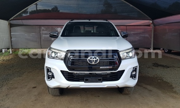 Acheter Occasion Voiture Toyota Hilux Blanc à Zambèze, Nord-Ouest