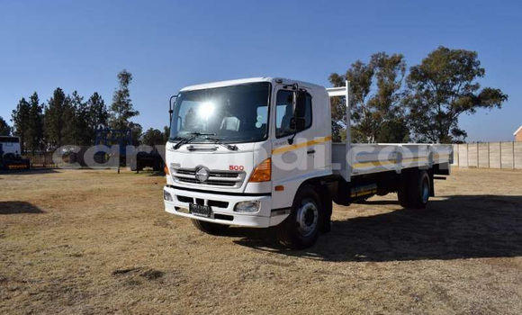 Acheter Occasion Utilitaire Hino Ranger Blanc à Isoka, Nord Acheter Occasion Utilitaire Hino Ranger Blanc à Isoka, Nord