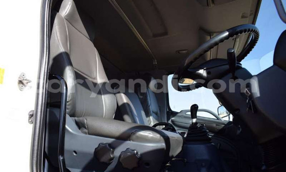 Acheter Occasion Utilitaire Hino Ranger Blanc à Isoka, Nord Acheter Occasion Utilitaire Hino Ranger Blanc à Isoka, Nord