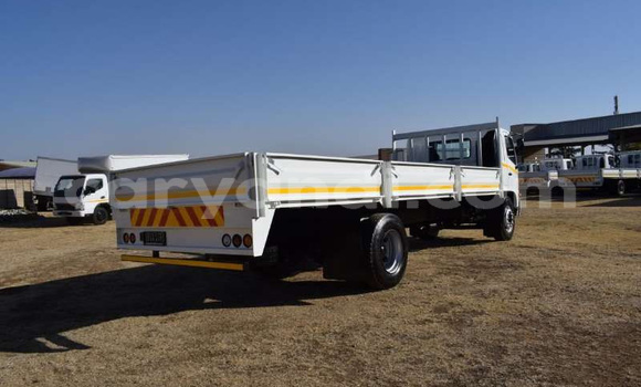 Acheter Occasion Utilitaire Hino Ranger Blanc à Isoka, Nord Acheter Occasion Utilitaire Hino Ranger Blanc à Isoka, Nord