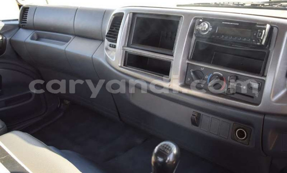 Acheter Occasion Utilitaire Hino Ranger Blanc à Isoka, Nord Acheter Occasion Utilitaire Hino Ranger Blanc à Isoka, Nord