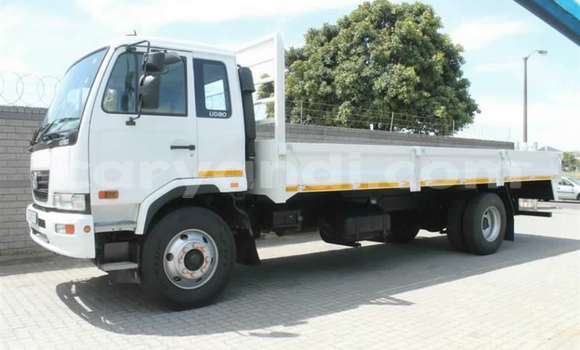 Acheter Occasion Utilitaire Nissan UD Blanc à Zambèze, Nord-Ouest Acheter Occasion Utilitaire Nissan UD Blanc à Zambèze, Nord-Ouest