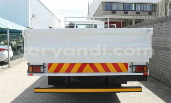 Acheter Occasion Utilitaire Nissan UD Blanc à Zambèze, Nord-Ouest Acheter Occasion Utilitaire Nissan UD Blanc à Zambèze, Nord-Ouest