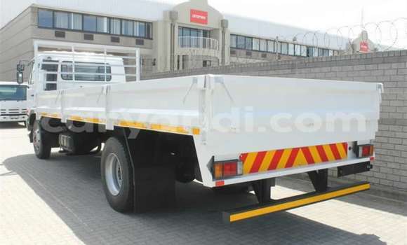 Acheter Occasion Utilitaire Nissan UD Blanc à Zambèze, Nord-Ouest Acheter Occasion Utilitaire Nissan UD Blanc à Zambèze, Nord-Ouest