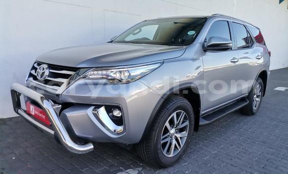Acheter Occasion Voiture Toyota Fortuner Gris à Kitwe, Zambie Acheter Occasion Voiture Toyota Fortuner Gris à Kitwe, Zambie