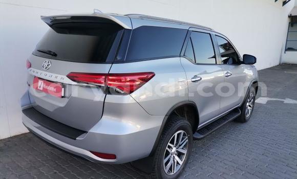 Acheter Occasion Voiture Toyota Fortuner Gris à Kitwe, Zambie Acheter Occasion Voiture Toyota Fortuner Gris à Kitwe, Zambie
