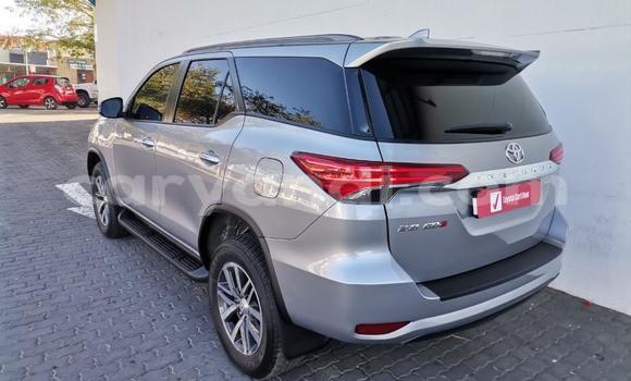 Acheter Occasion Voiture Toyota Fortuner Gris à Kitwe, Zambie Acheter Occasion Voiture Toyota Fortuner Gris à Kitwe, Zambie