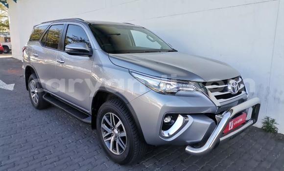 Acheter Occasion Voiture Toyota Fortuner Gris à Kitwe, Zambie Acheter Occasion Voiture Toyota Fortuner Gris à Kitwe, Zambie