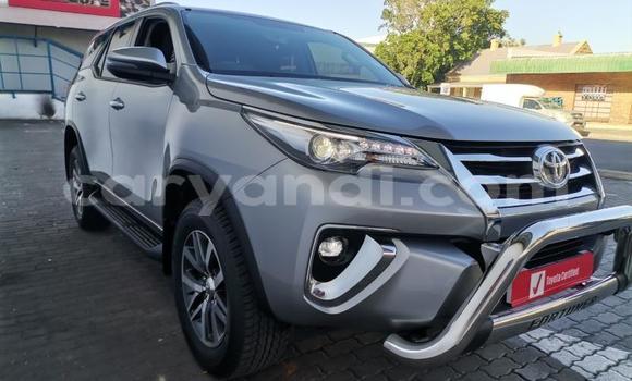 Acheter Occasion Voiture Toyota Fortuner Gris à Kitwe, Zambie Acheter Occasion Voiture Toyota Fortuner Gris à Kitwe, Zambie