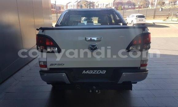 Acheter Occasion Voiture Mazda BT-50 Blanc à Lusaka, Zambie Acheter Occasion Voiture Mazda BT-50 Blanc à Lusaka, Zambie