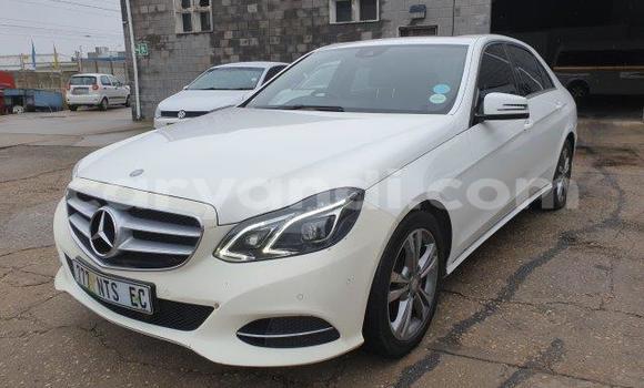 Buy Used Mercedes‒Benz E–Class White Car in Lusaka in Zambia Buy Used Mercedes‒Benz E–Class White Car in Lusaka in Zambia