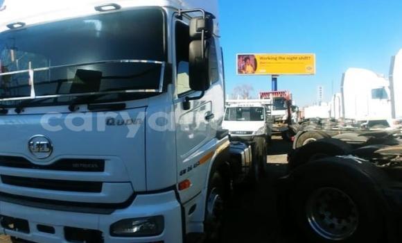 Acheter Occasion Utilitaire Nissan UD Blanc à Chingola, Zambie Acheter Occasion Utilitaire Nissan UD Blanc à Chingola, Zambie