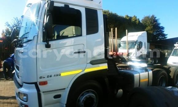 Acheter Occasion Utilitaire Nissan UD Blanc à Chingola, Zambie Acheter Occasion Utilitaire Nissan UD Blanc à Chingola, Zambie