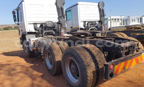 Acheter Occasion Utilitaire Mercedes–Benz 3331 Blanc à Chipata, Zambie Acheter Occasion Utilitaire Mercedes–Benz 3331 Blanc à Chipata, Zambie