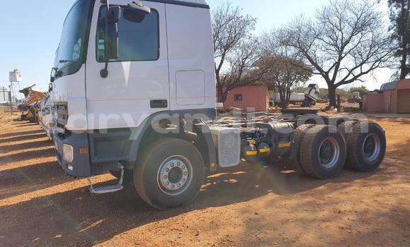 Acheter Occasion Utilitaire Mercedes–Benz 3331 Blanc à Chipata, Zambie Acheter Occasion Utilitaire Mercedes–Benz 3331 Blanc à Chipata, Zambie