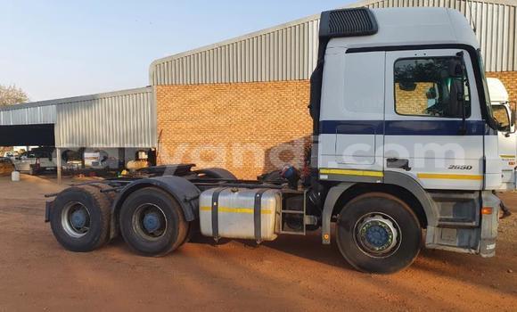 Tenga Tsaru Mercedes–Benz 2538 Chena Rori in Choma in Southern Tenga Tsaru Mercedes–Benz 2538 Chena Rori in Choma in Southern
