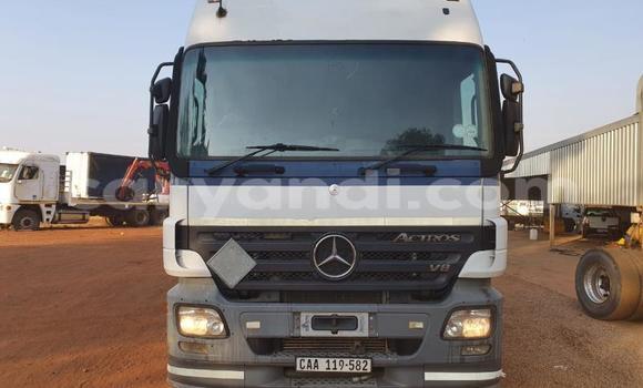 Tenga Tsaru Mercedes–Benz 2538 Chena Rori in Choma in Southern Tenga Tsaru Mercedes–Benz 2538 Chena Rori in Choma in Southern