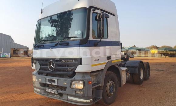 Tenga Tsaru Mercedes–Benz 2538 Chena Rori in Choma in Southern Tenga Tsaru Mercedes–Benz 2538 Chena Rori in Choma in Southern