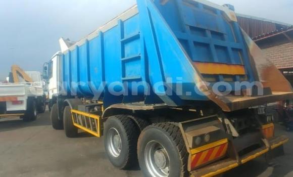 Acheter Occasion Utilitaire Mercedes–Benz 407D Blanc à Chilanga, Lusaka Acheter Occasion Utilitaire Mercedes–Benz 407D Blanc à Chilanga, Lusaka