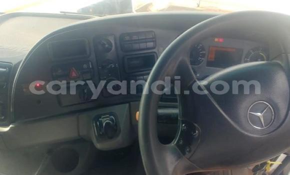 Acheter Occasion Utilitaire Mercedes–Benz 407D Blanc à Chilanga, Lusaka Acheter Occasion Utilitaire Mercedes–Benz 407D Blanc à Chilanga, Lusaka