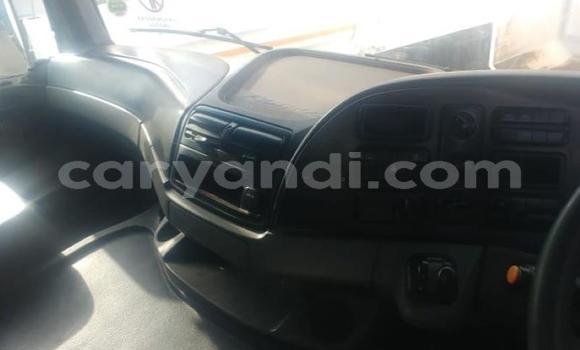 Acheter Occasion Utilitaire Mercedes–Benz 407D Blanc à Chilanga, Lusaka Acheter Occasion Utilitaire Mercedes–Benz 407D Blanc à Chilanga, Lusaka