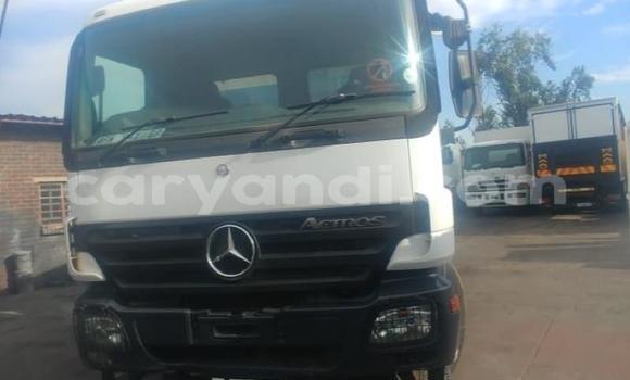 Acheter Occasion Utilitaire Mercedes–Benz 407D Blanc à Chilanga, Lusaka Acheter Occasion Utilitaire Mercedes–Benz 407D Blanc à Chilanga, Lusaka