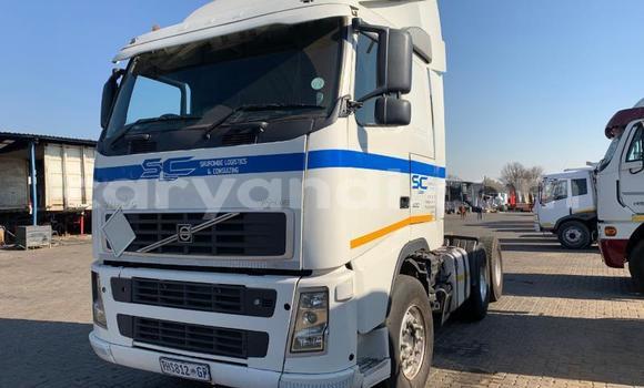 Buy Used Volvo F4 White Truck in Chililabombwe in Copperbelt