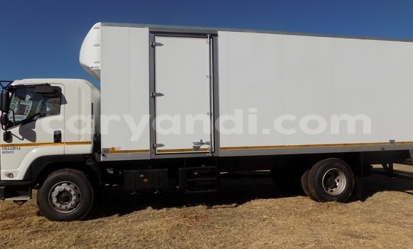 Acheter Occasion Utilitaire Isuzu FTR 850 Blanc à Chingola, Zambie Acheter Occasion Utilitaire Isuzu FTR 850 Blanc à Chingola, Zambie