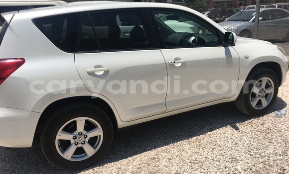 Acheter Occasion Voiture Toyota RAV4 Blanc à Lusaka, Zambie Acheter Occasion Voiture Toyota RAV4 Blanc à Lusaka, Zambie