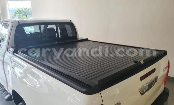 Buy Used Toyota Hilux White Car in Itezhi–Tezhi in Southern Buy Used Toyota Hilux White Car in Itezhi–Tezhi in Southern
