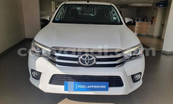 Buy Used Toyota Hilux White Car in Itezhi–Tezhi in Southern Buy Used Toyota Hilux White Car in Itezhi–Tezhi in Southern
