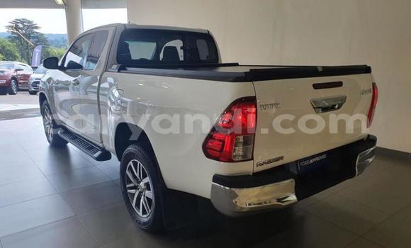 Buy Used Toyota Hilux White Car in Itezhi–Tezhi in Southern Buy Used Toyota Hilux White Car in Itezhi–Tezhi in Southern