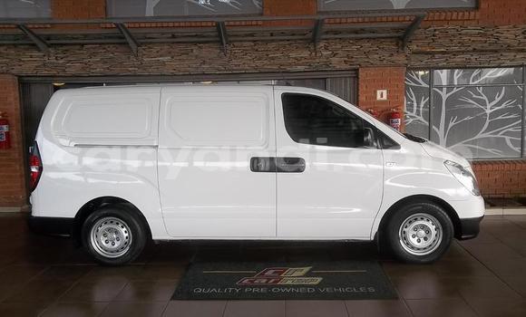 Acheter Occasion Voiture Hyundai H1 Blanc à Petauke, Est Acheter Occasion Voiture Hyundai H1 Blanc à Petauke, Est