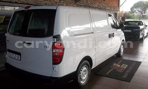 Acheter Occasion Voiture Hyundai H1 Blanc à Petauke, Est Acheter Occasion Voiture Hyundai H1 Blanc à Petauke, Est
