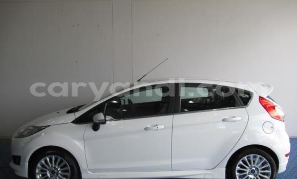 Acheter Occasion Voiture Ford Fiesta Blanc à Chingola, Zambie Acheter Occasion Voiture Ford Fiesta Blanc à Chingola, Zambie