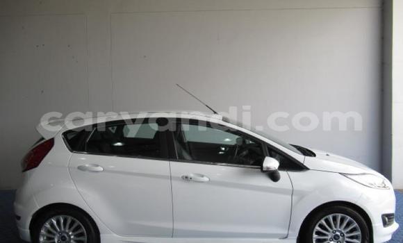 Acheter Occasion Voiture Ford Fiesta Blanc à Chingola, Zambie Acheter Occasion Voiture Ford Fiesta Blanc à Chingola, Zambie