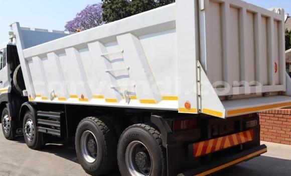 Nunua Ilio tumika Nissan UD Nyeupe Lori ndani ya Mongu nchini Magharibi Nunua Ilio tumika Nissan UD Nyeupe Lori ndani ya Mongu nchini Magharibi