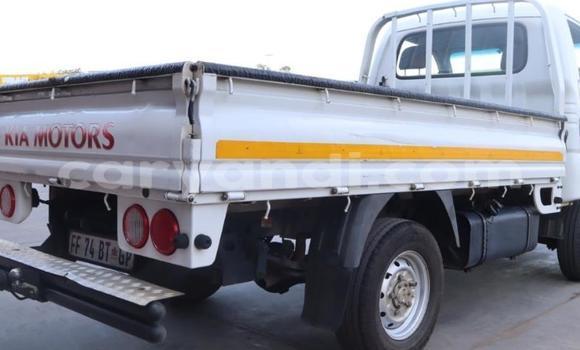 Buy Used Kia K7 White Car in Mongu in Western Buy Used Kia K7 White Car in Mongu in Western