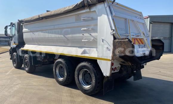 Nunua Ilio tumika Iveco Cargo Nyeupe Lori ndani ya Mongu nchini Magharibi Nunua Ilio tumika Iveco Cargo Nyeupe Lori ndani ya Mongu nchini Magharibi