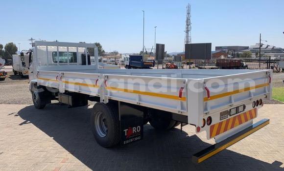 Nunua Ilio tumika Hino Ranger Nyeupe Lori ndani ya Mazabuka nchini Kusini Nunua Ilio tumika Hino Ranger Nyeupe Lori ndani ya Mazabuka nchini Kusini