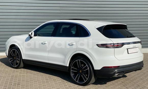 Nunua Ilio tumika Porsche Cayenne Nyeupe Gari ndani ya Kitwe nchini Zambia Nunua Ilio tumika Porsche Cayenne Nyeupe Gari ndani ya Kitwe nchini Zambia