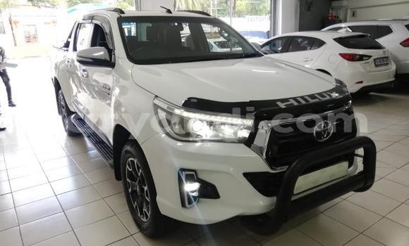 Nunua Ilio tumika Toyota Hilux Nyeupe Gari ndani ya Kitwe nchini Zambia
